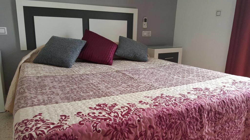 Hostal Ocana Манилва Экстерьер фото